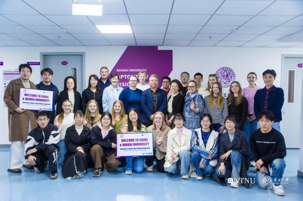 Group photo at Nankai University Optometry and Vision Science with NTNU guests, welcome signs for China and Nankai University.