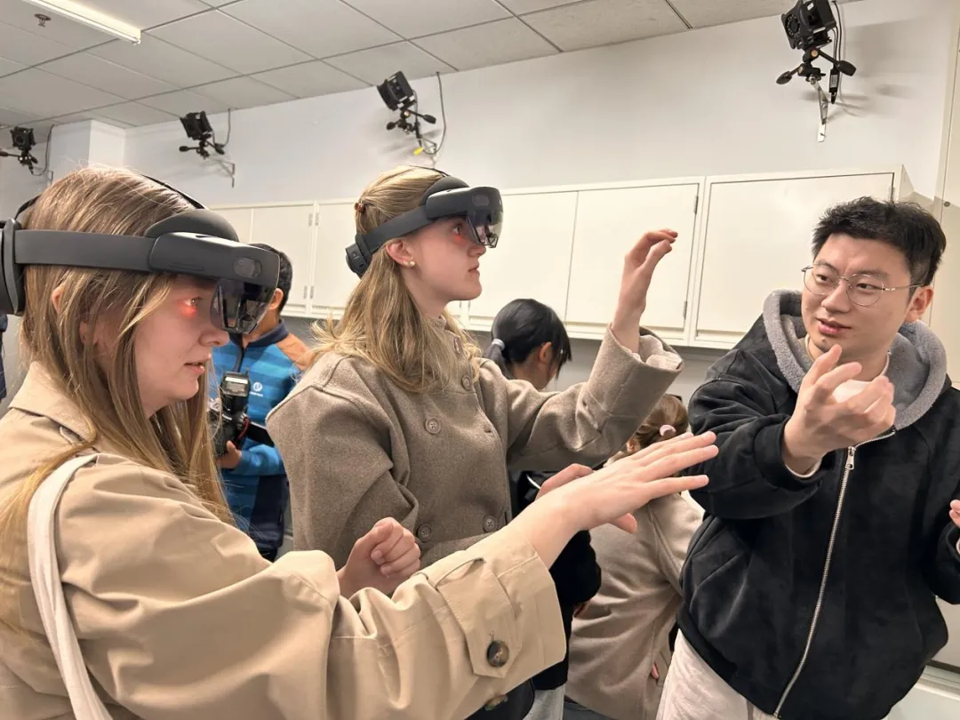 Visiting simulation lab at Nankai University