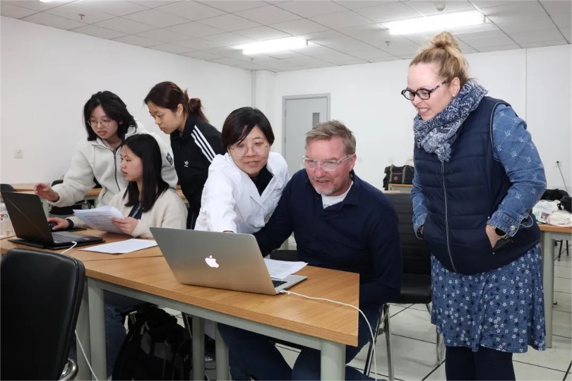 Visiting simulation lab at Nankai University